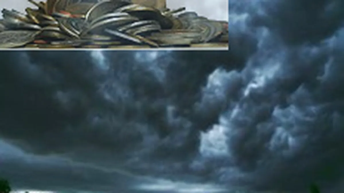 Se aduna nori negri: Pragul maxim al crizei va fi atins in toamna