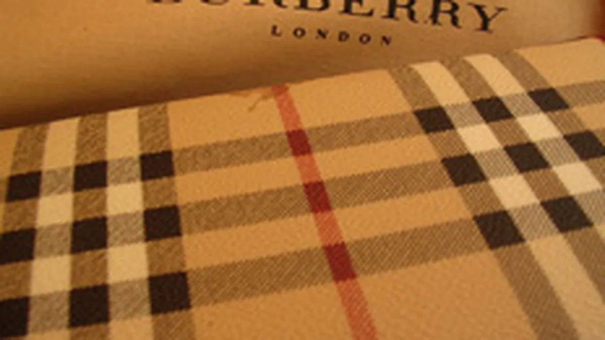 Brandul de lux britanic Burberry a crescut cu 8% in primul trimestru fiscal