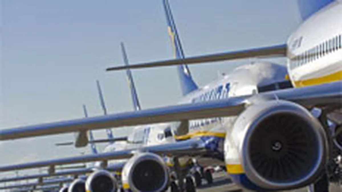 Sondaj Ryanair:  Doua treimi din pasagerii liniei aeriene ar sta in picioare in avion daca zborul ar fi gratuit