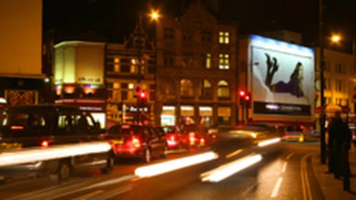 Clear Channel va gestiona publicitatea outdoor globala a retailerului H&M