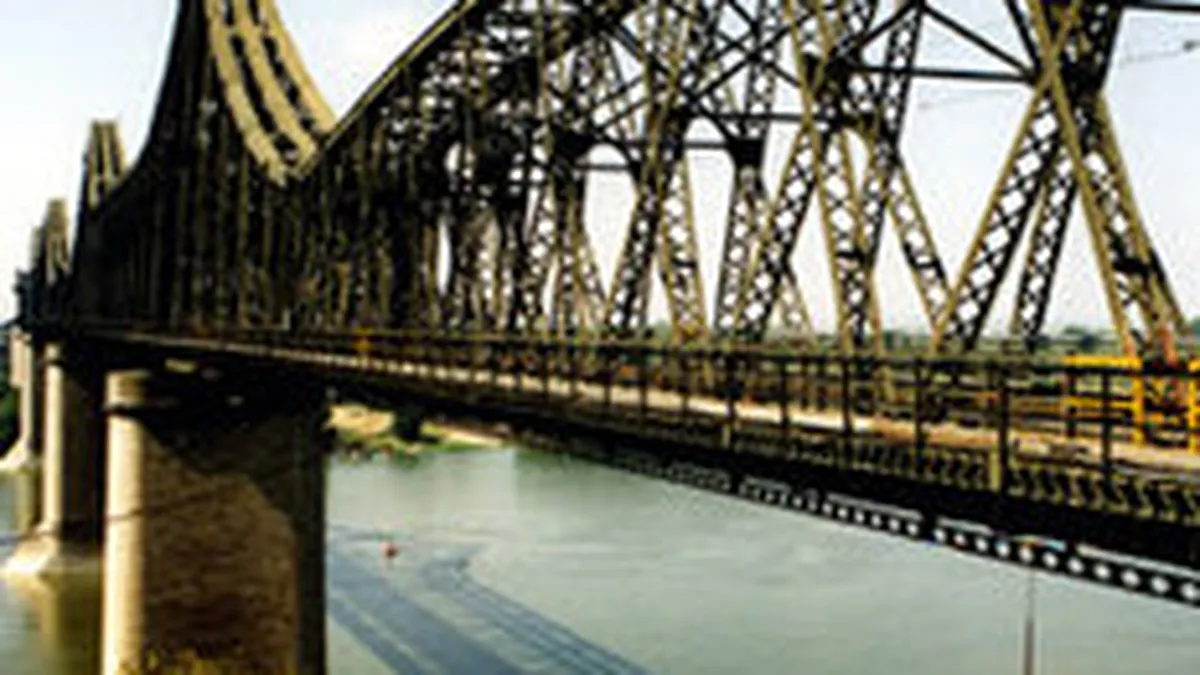 Transportatorii contesta la Bruxelles noua taxa de pe trecere a podului Fetesti-Cernavoda