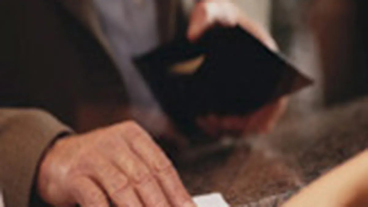 ARB: Doar persoanele expuse politic trebuie sa declare bancilor functia publica pe care o detin