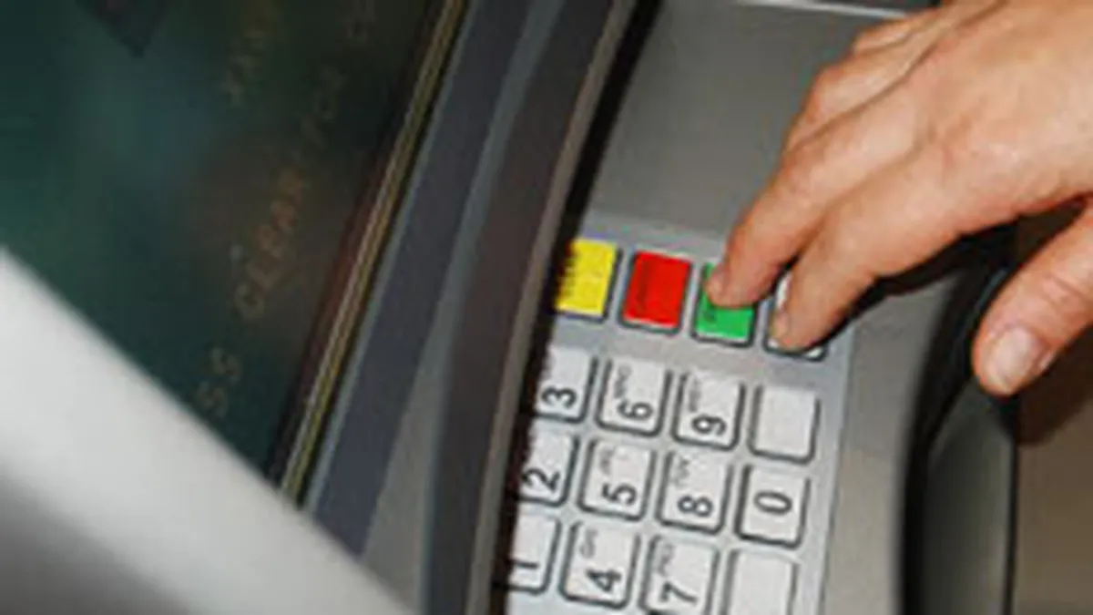 Raiffeisen Bank a lansat un card cu cip multifunctional