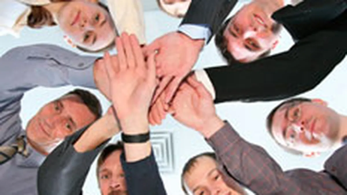 Angajatii din companiile mici, mai dispusi sa se sacrifice pentru binele afacerii