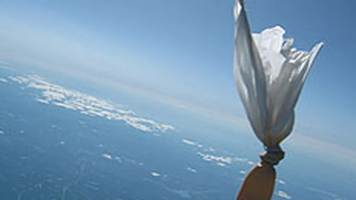 I-a costat 148 $ sa pozeze Pamantul din spatiu