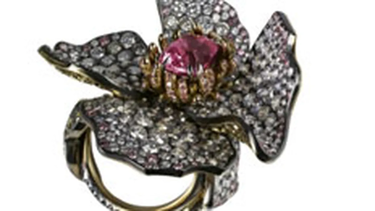 Noua colectie de bijuterii Faberge se vinde online