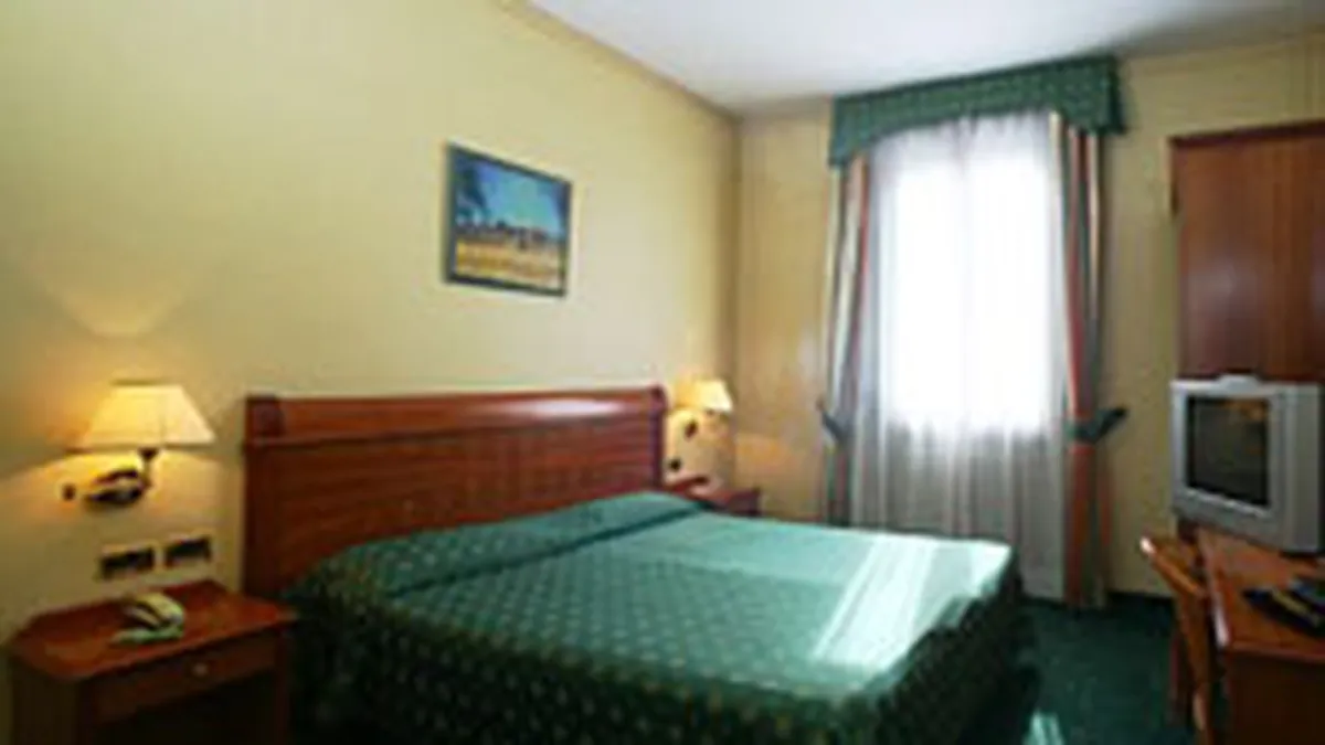 Numarul innoptarilor in structurile de cazare a scazut cu 16% in la 8 luni