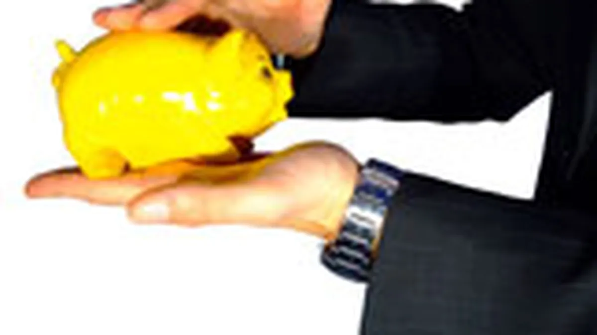 Sondaj: Peste 60% dintre romani nu au economii