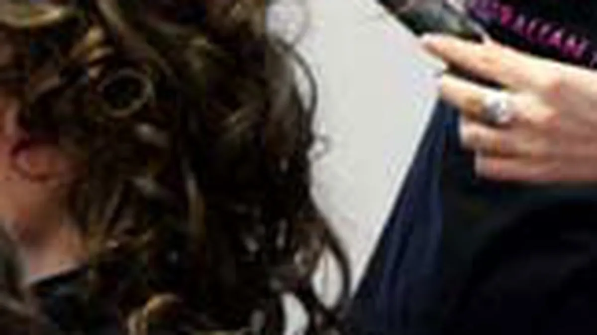 150.000 euro pentru o scoala de hairstyling, deschisa in parteneriat cu \stilistul vedetelor\, Cornel Saru