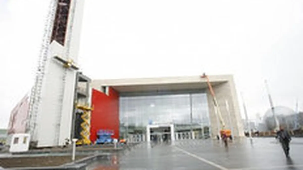 Curiozitatea a invins criza: Cel mai mare mall din Romania si-a depasit planul de vizitatori cu 15% din prima zi