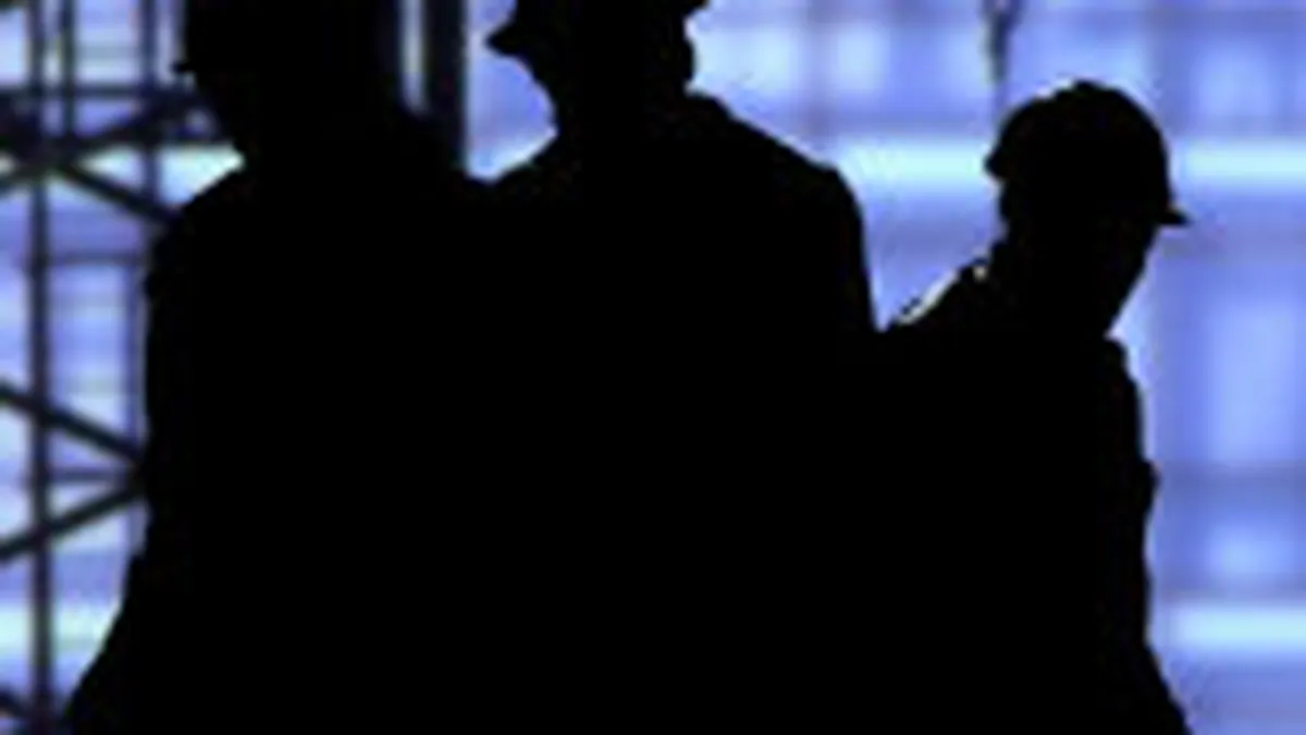 Statul va elibera anul viitor 8.000 de autorizatii de munca pentru straini