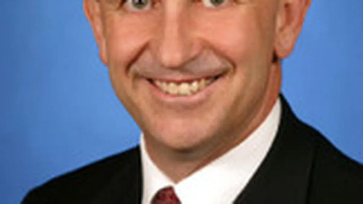 Directorul financiar al Microsoft paraseste compania la finalul anului