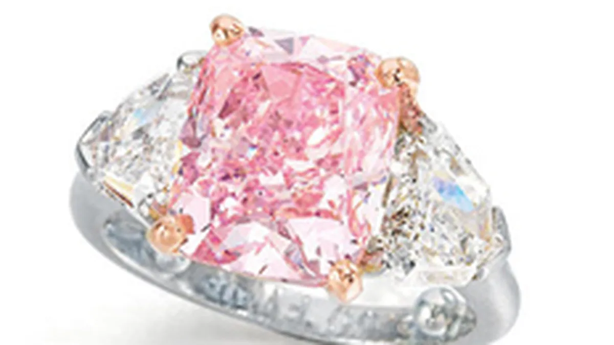 Tranzactie record in Hong Kong: Un diamant roz s-a vandut cu 10,8 mil.$