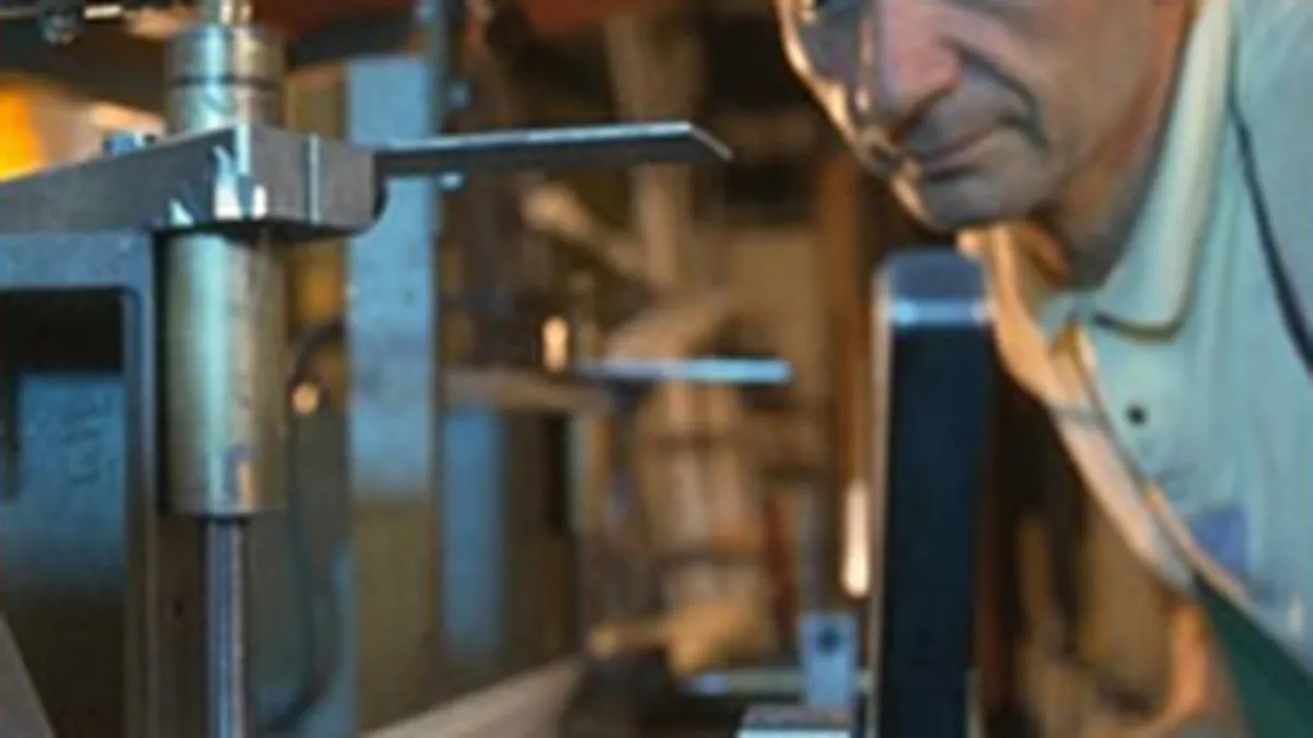 Afacerile din industrie s-au redus cu 16,4% in octombrie