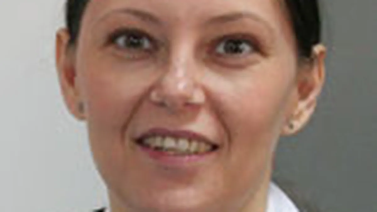 Banca Comerciala Carpatica isi ia director de resurse umane de la Bancpost