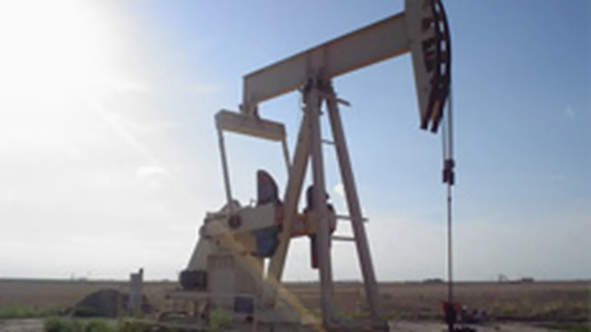 Marii producatori de petrol revin in Irak, prin contracte de exploatare a unor zacaminte importante