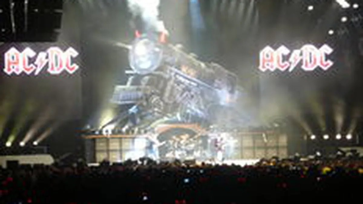 Peste 7.000 de bilete la concertul AC/DC, vandute in prima zi