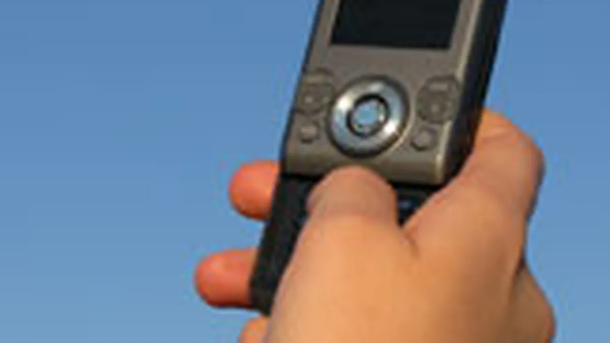 Codurile secrete ale GSM, publicate de hackeri pe Internet