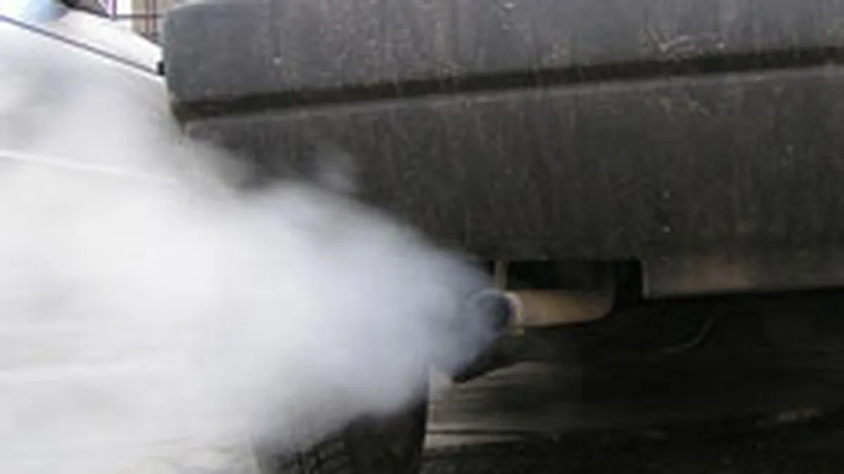 Dealerii Dacia asteapta oferte din partea companiei pentru a compensa introducerea taxei auto