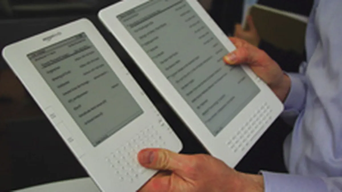Cititorul de carti electronice Kindle se extinde la nivel global, amenintat de concurenta