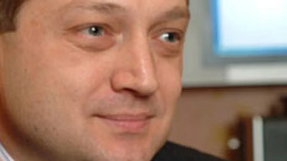 Ovidiu Florea iese din \grupul\ lui Szigeti, Liana Mihai ii ia locul