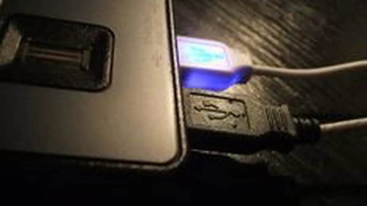 Un hacker de modem-uri prins de FBI risca 40 de ani de inchisoare