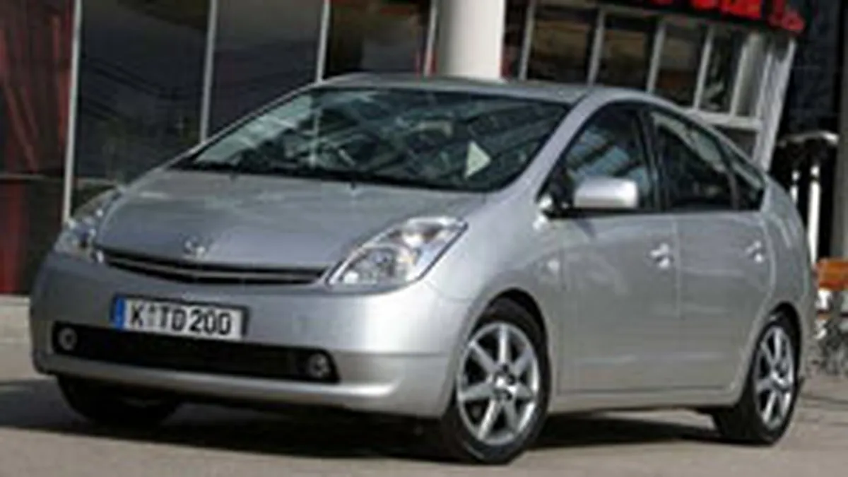 Toyota rechema masinile hibrid Prius pentru probleme la sistemul de franare