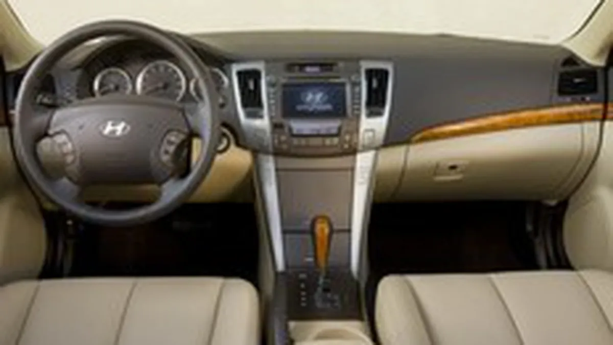 Hyundai recheama 47.000 de autoturisme Sonata pentru posibile probleme sistemul de inchidere a portierei