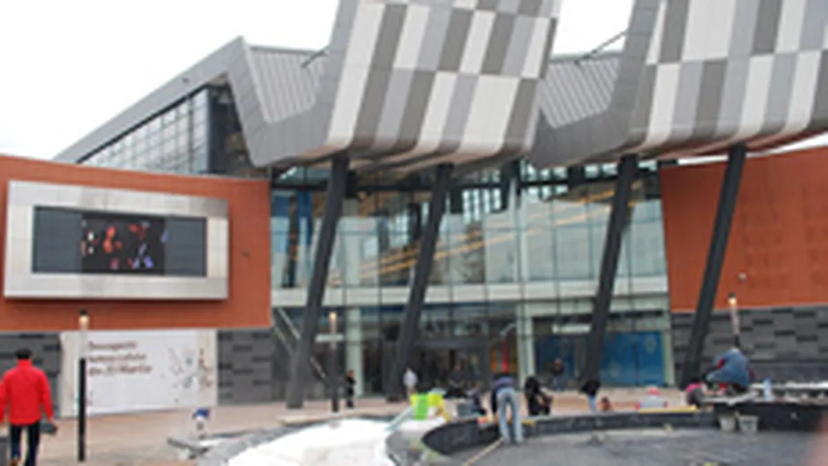 Cum se vede mall-ul Sun Plaza prin ochii primilor curiosi care au vrut sa intre