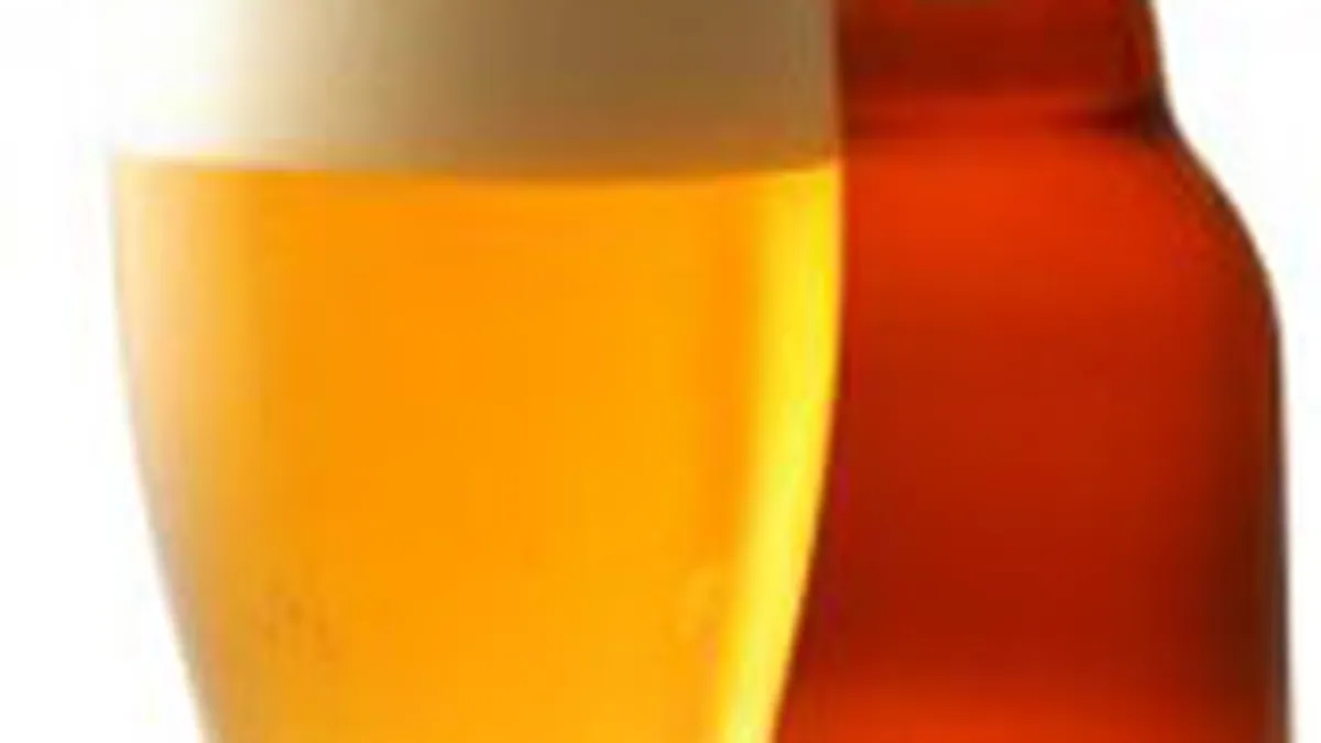 Studiu: Romanii s-au orientat in 2009 spre consumul in casa. Gatesc mai mult si beau bere la PET