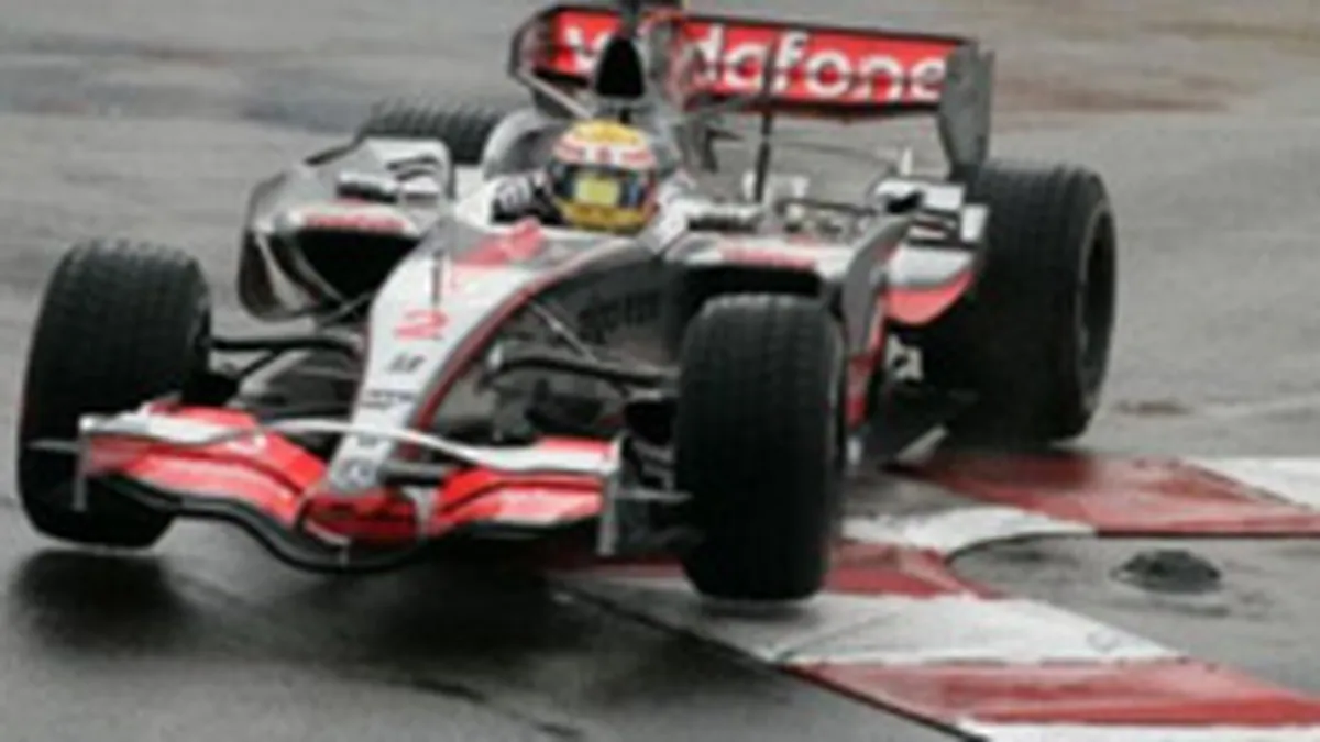 Bursa la 300 km/h: Sigla XTB isi face loc pe masinile echipei Vodafone McLaren Mercedes