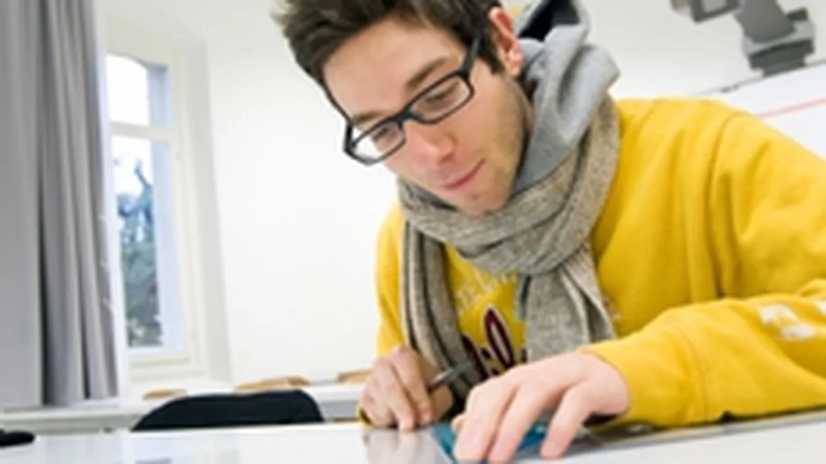 Studiu: Peste jumatate dintre angajatii romani fac zilnic ore suplimentare