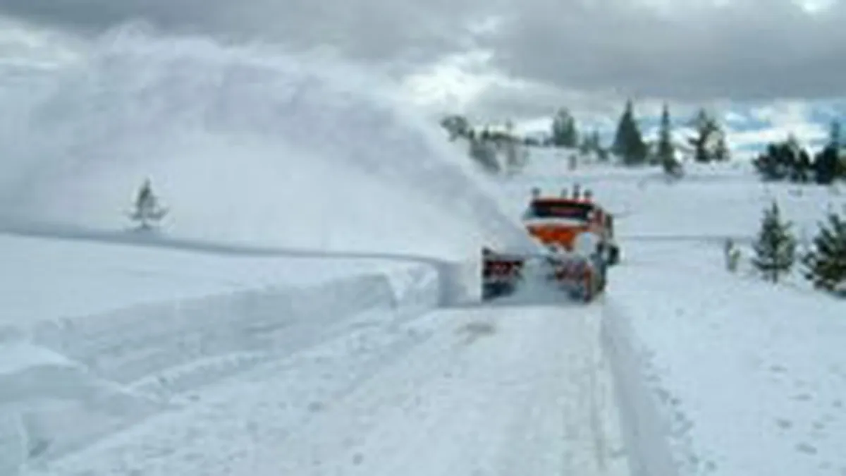 Trei drumuri nationale sunt inchise din cauza zapezii si a viscolului