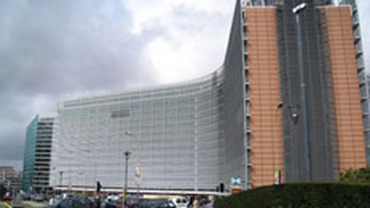 Comisia Europeana propune o taxa \de criza financiara\ pentru bancile in UE