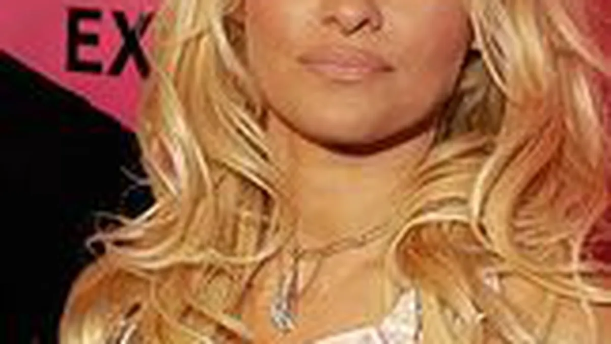Situatia financiara a Pamelei Anderson se inrautateste: Starul din Baywatch datoreaza 500.000 $ numai Fiscului