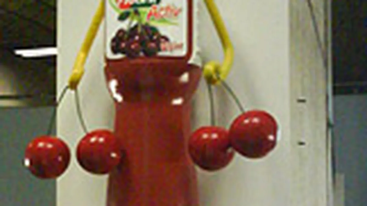 Ce reclame spectaculoase incearca sa fure privirile pe strazile din Bucuresti (FOTO)