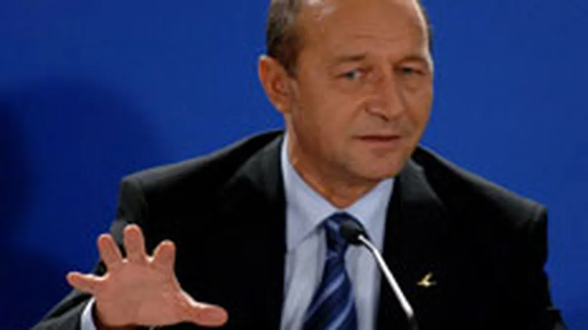 Basescu cere taierea cheltuielilor si extinderea impozitarii, sub amenintarea unui deficit de 7%
