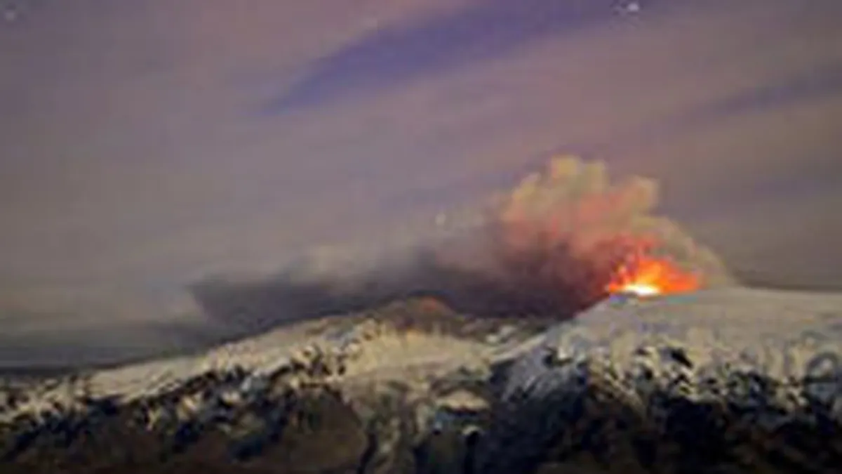 Cel mai pesimist scenariu: Eruptia unui alt vulcan din Islanda care ar afecta moneda euro si bursele