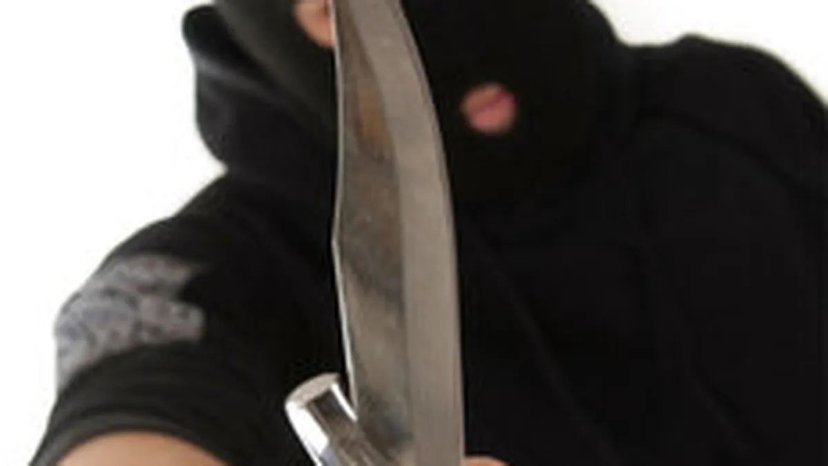 Jaf armat la o banca din centrul Capitalei