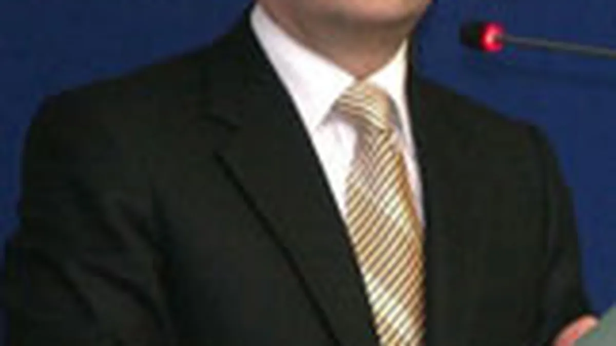 Boc a renuntat la vizita din SUA pentru negocierile cu FMI, cerand si ministrilor sa ramana in oras