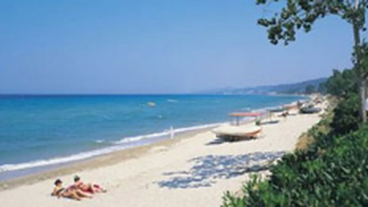 Criza a ieftinit fara precedent vacantele de vara: 200 de euro sejurul in Egipt, 5 euro pe noapte in Grecia