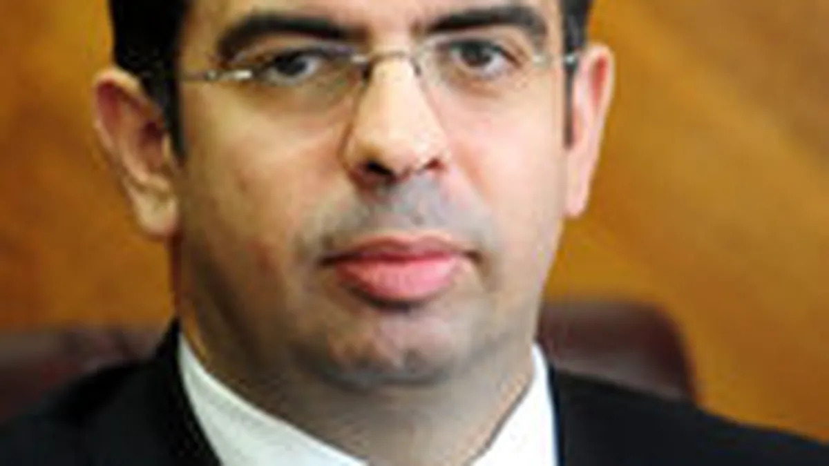 Secretarul general din MAE castiga cu 40% mai mult decat ministrul