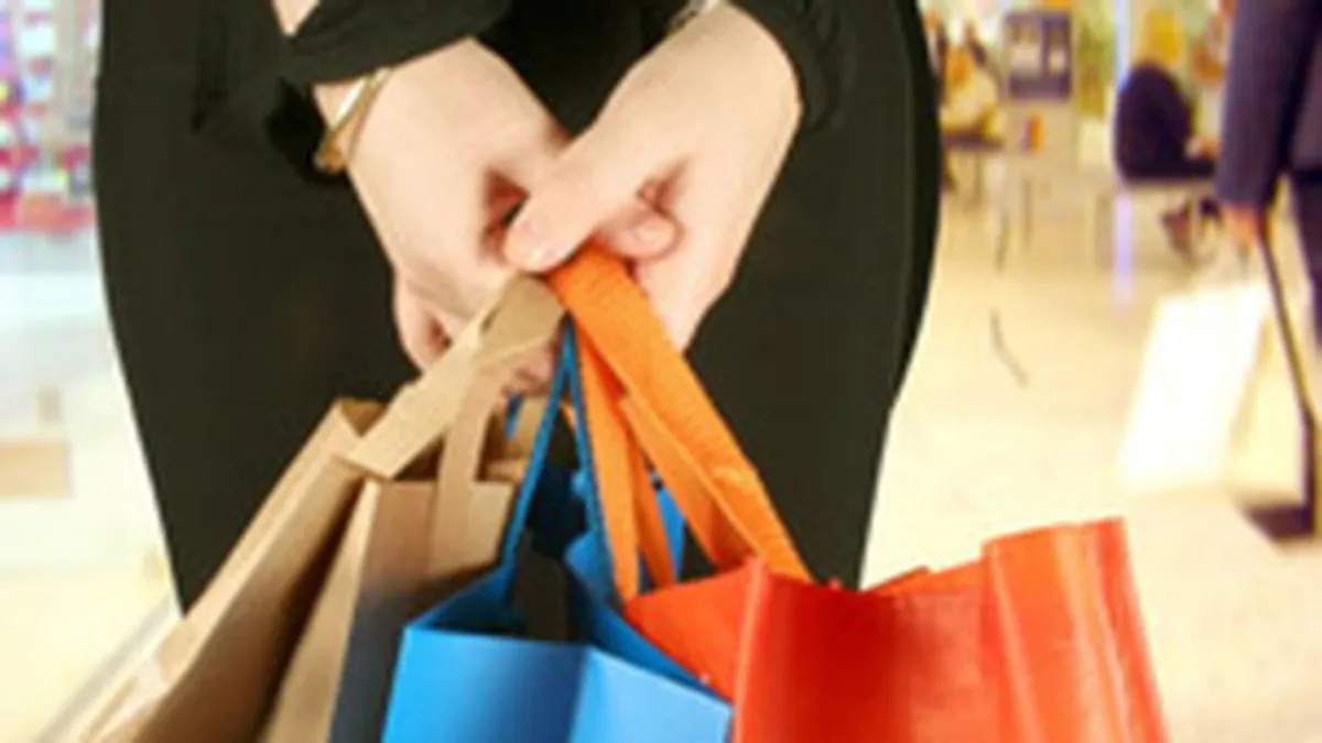 \Oferta soc! 2 la pret de 1!\ \'Fite\' de mall cu reduceri de criza (FOTO)