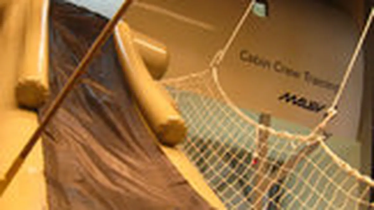 Cum se antreneaza pilotii de avion si stewardesele: Vezi cum arata simulatorul Malev din Budapesta