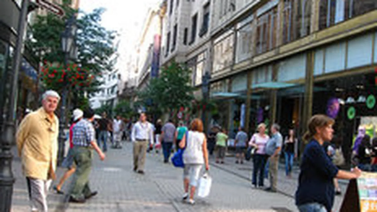 Budapesta, un Babel turistic, decorat cu insemnele inghetului imobiliar: \de vanzare\ si \de inchiriat\ (Foto-Galerie)