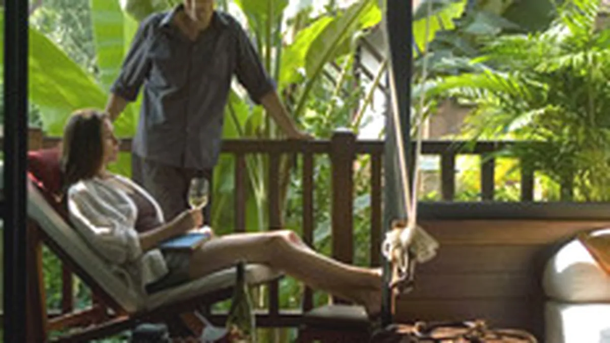 Romanii cu bani fac economii in concediu: schimba Rolls Royce pe Mercedes