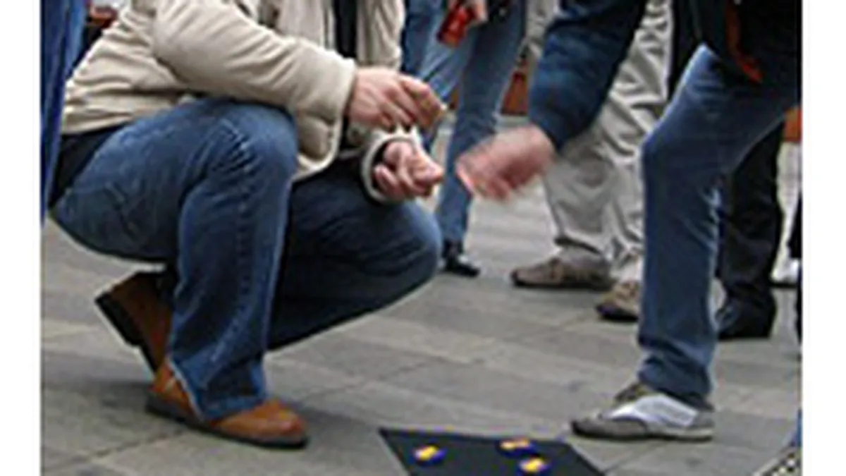 Imposibilele optiuni ale lui Emil Boc: Cresterea taxelor, taierea cheltuielilor sau traiul pe datorie