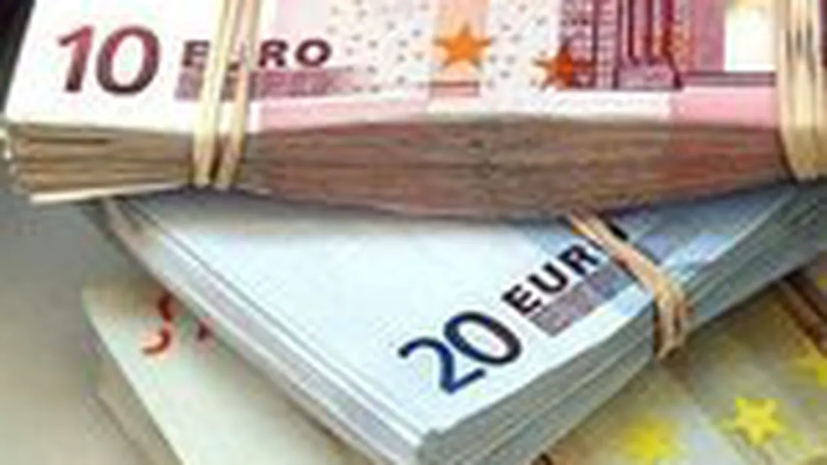 Leul se prabuseste: Casele de schimb afiseaza valori de aproape 4,45 lei/euro