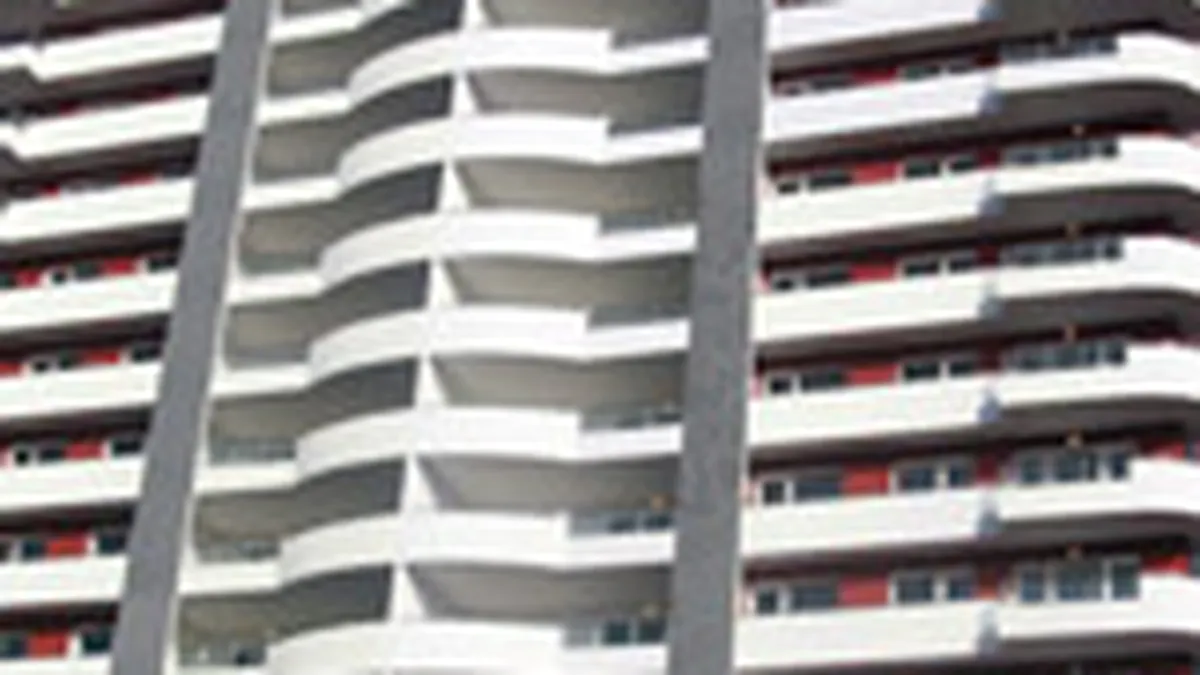 George Padure are la vanzare 80 de apartamente pe care acum 2 ani le credea vandute. Preturile: cu 25% mai mici