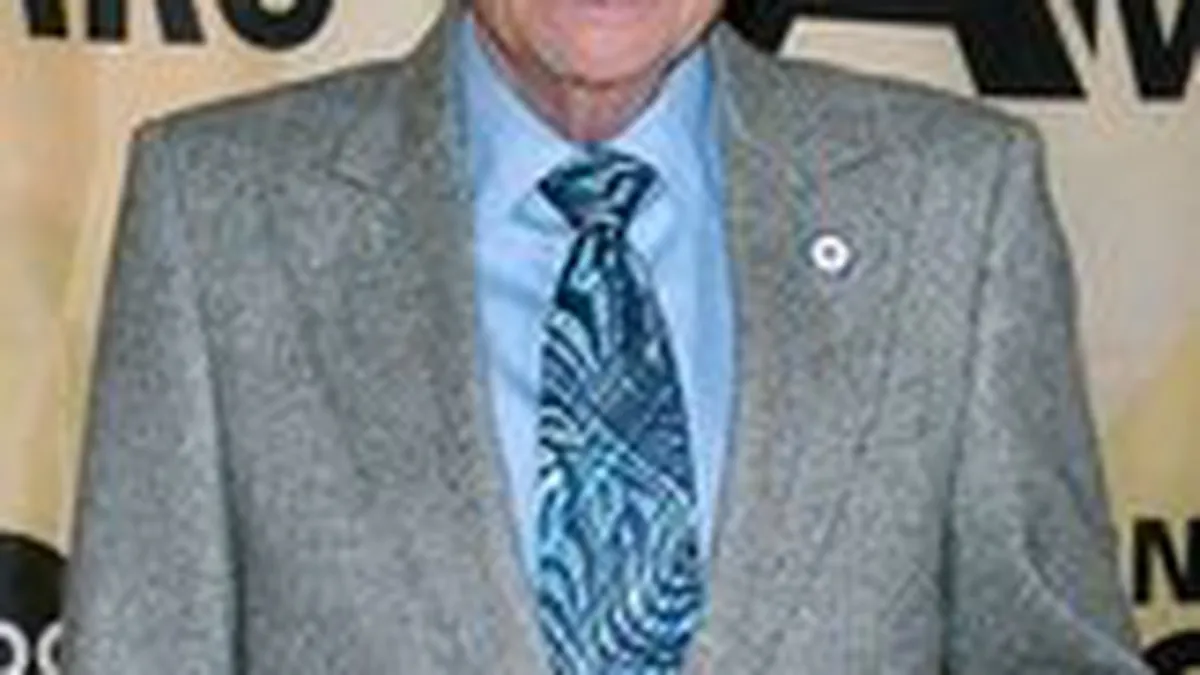 Larry King renunta la emisiunea pe care o realizeaza la postul CNN de peste 25 de ani